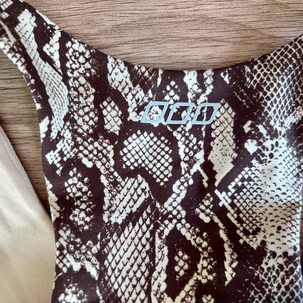 Lorna Jane Viper Sports Bra XS Viper Print NWT $70 - Picture 10 of 11